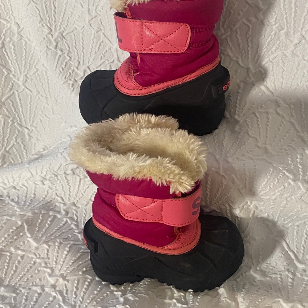 Sorel Kids' Fuchsia and Black Snow Boots Size 6. Fun Sliding Puddle Jumpers Snow - Picture 7 of 7